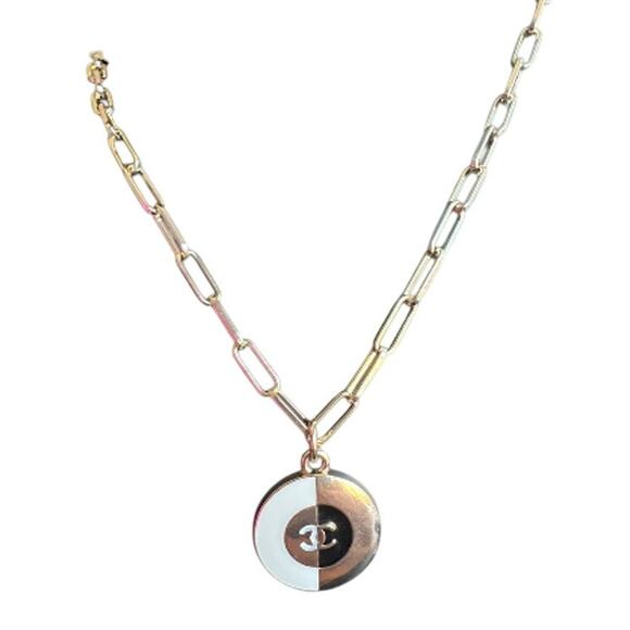 Chanel Gold Black & White CC Circle Pendant with Paper Clip Necklace (CCXX030) - Picture 1 of 4
